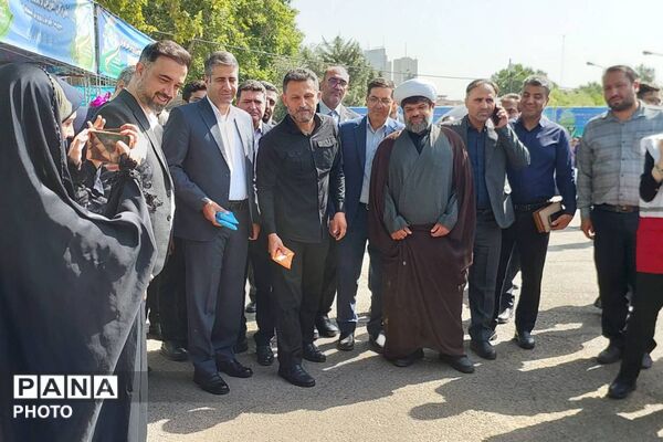 تقدیر از دانش‌آموزان برگزیده پویش‌های کانون نیایش منطقه ۶ در آیین افتتاحیه پایگاه‌های تابستانی