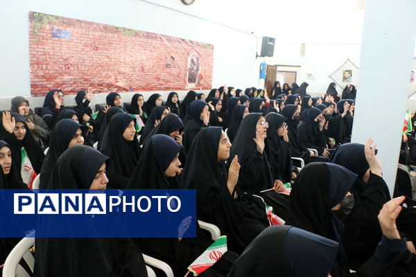 برپایی جشن «حضور تا ظهور» در دبیرستان شهیده حسنی سعدی قم