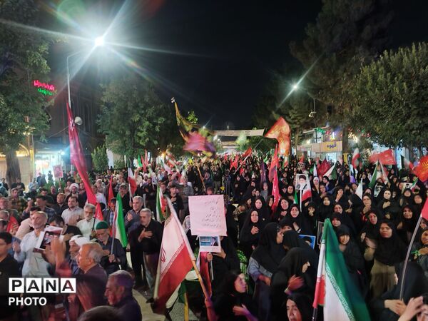 سدی از ایمان؛ بازگوییِ، شکوهِ اجتماعات شبانه در حسینیه امام خمینی(ره)