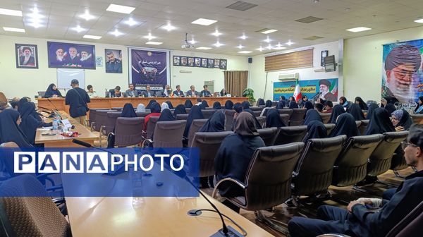 نشست هم‌اندیشی نسل نو با فرماندار شهرستان عنبرآباد