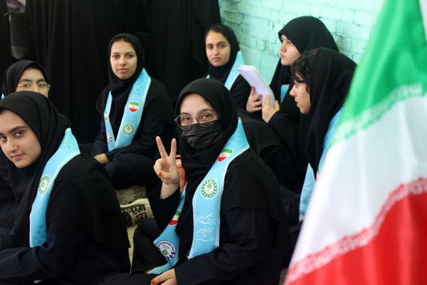 حضور پرشور تشکل های دانش آموزی در راهپیمایی ۱۳ آبان