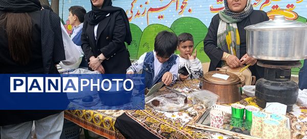 برپایی بازارچه در  دبستان امام جعفر صادق (ع) آشخانه