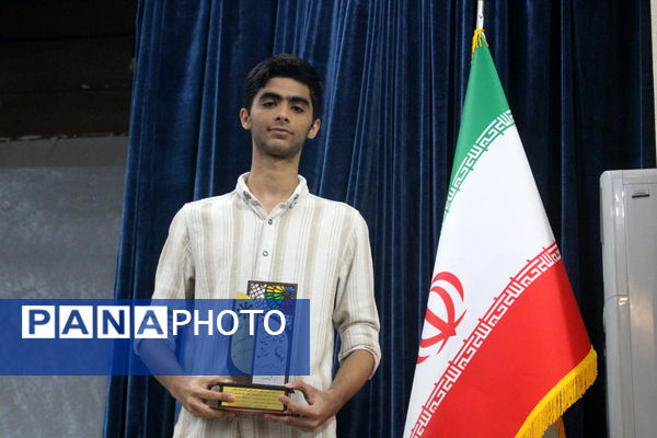تجلیل از برگزیدگان دبیرستان شهید بهشتی شهرستان بوشهر (1)