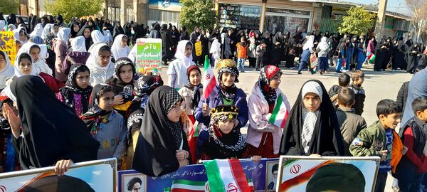 حضور دانش‌آموزان بخش سراب میمه در راهپیمایی۲۲بهمن 