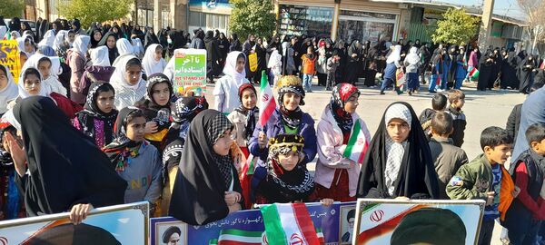 حضور دانش‌آموزان بخش سراب میمه در راهپیمایی۲۲بهمن 