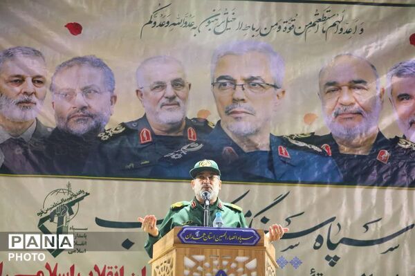مسئولان در میدان عمل همواره در کنار مردم هستند