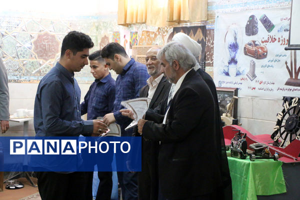 تجلیل از برترین‌های جشنواره پروژه خلاقیت در هنرستان ثامن الائمه قم