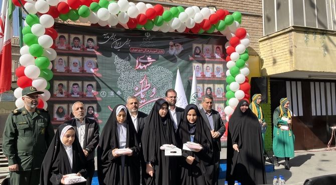 برگزاری همایش وطن یار این بار با همدلى دانش آموزان منطقه ۱۴ 