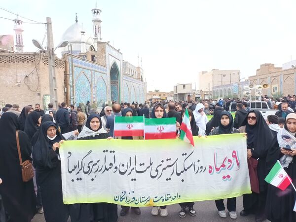 راهپیمایی 9 دی در بهبهان؛ فرهنگیان و دانش‌آموزان با آرمان‌های انقلاب تجدید بیعت کردند