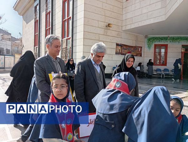 انتخابات شورای دانش آموزی در دبستان آرمینه مصلی نژاد ناحیه ۶ 