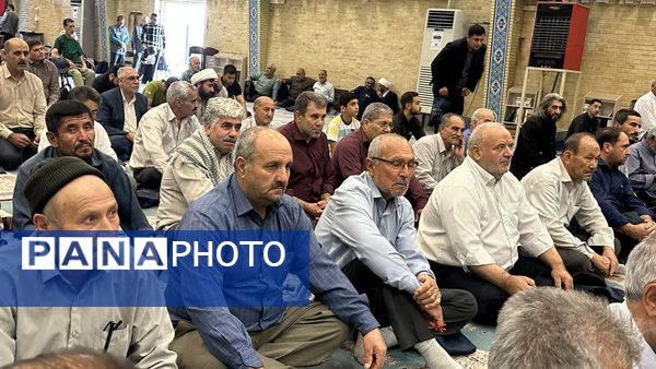 حضور دانش‌آموزان و فرهنگیان در نماز‌ جمعه صفادشت