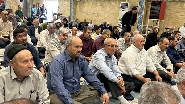 حضور دانش‌آموزان و فرهنگیان در نماز‌ جمعه صفادشت