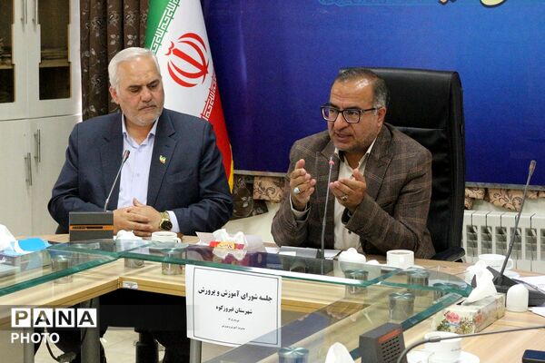فیروزکوه؛ جلسه شورای آموزش‌و‌‌پرورش با رویکرد ارتقای کیفیت‌آموزشی