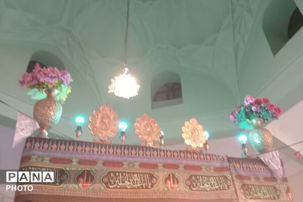 برافراشته شدن پرچم عزای حسینی در امامزاده قاسم زرقان
