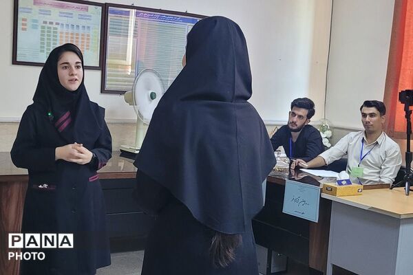 رقابت نخبگان جوان زبان خارجی در دبیرستان فرهنگ