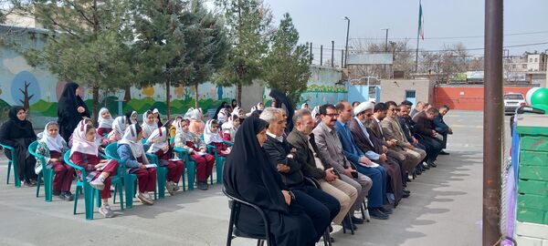 زنگ جشن نیکوکاری با شعار «عیدی برای همه» در دبستان دخترانه شاهد کوهدشت 