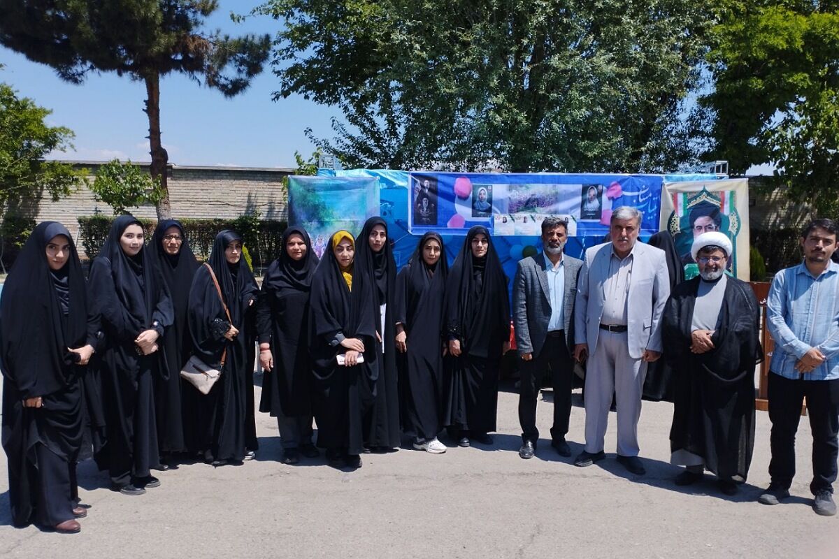 برپایی غرفه پرورشی و سلامت به مناسبت بزرگداشت هفته معلم 