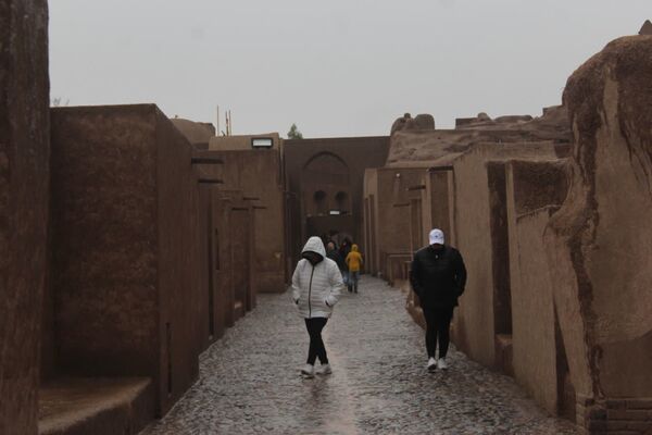 ارگ باران زده و بویِ نم کوچه‌های کاهگلی
