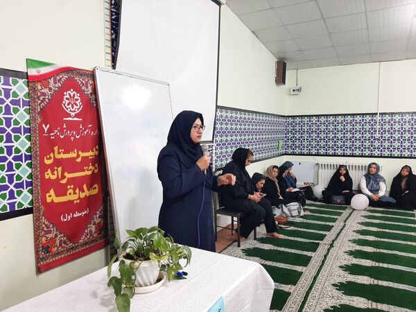 اولین جلسه هدایت تحصیلی برای والدین در دبیرستان صدیقه یک 