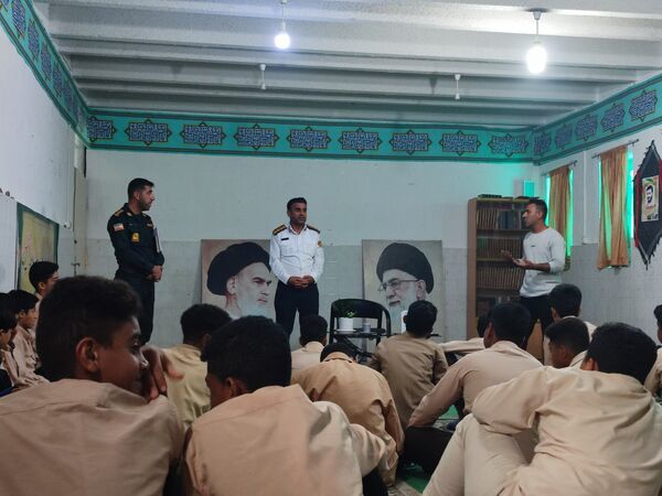 آموزش پیشگیری‌های اجتماعی در دبیرستان پسرانه جزیره بوموسی 
