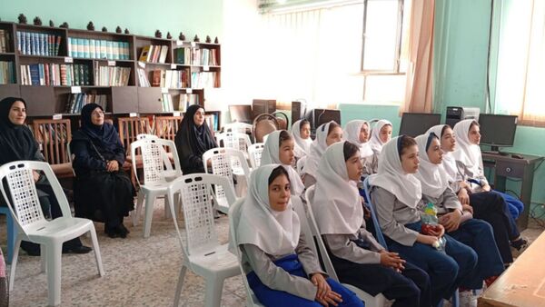 بازدید دانش‌آموزان دبستان درخشنده از پژوهش سرای آیندگان 