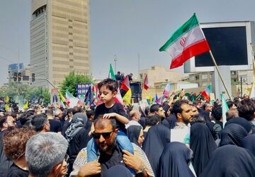 حضور بی‌نظیر مردم در تشییع باشکوه شهدا علی رقم تهدید دشمن
