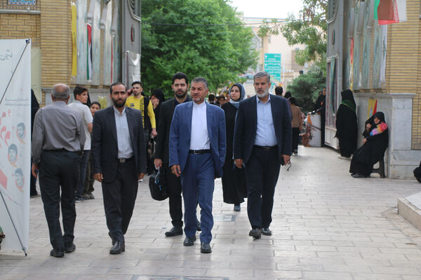 عطرافشانی مزار شهدای فرهنگی استان قم