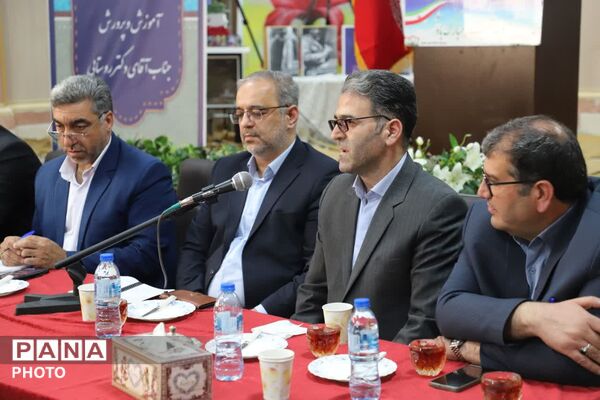مطالبات بی‌واسطه شورای دانش‌آموزی مدرسه شهید مسافری تبریز با مسوولان وزارت آموزش و پرورش 