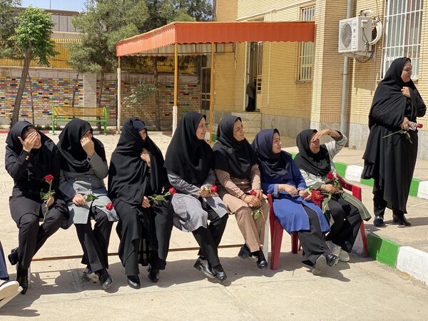 معلمان، مشعل‌داران راه آگاهی در آیینه‌ مهر و خرد