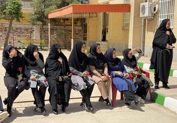 معلمان، مشعل‌داران راه آگاهی در آیینه‌ مهر و خرد