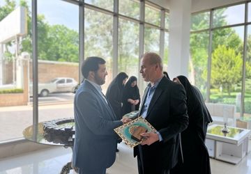 مراسم تقدیر از تلاش‌های ماندگار معلمان پیشکسوت در ملارد 