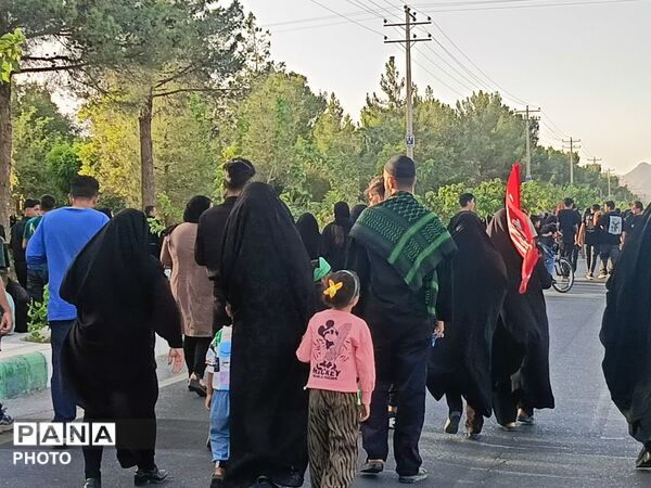 مشقِ عشق با پاهای کوچک روایت زائران خردسال کاشمر