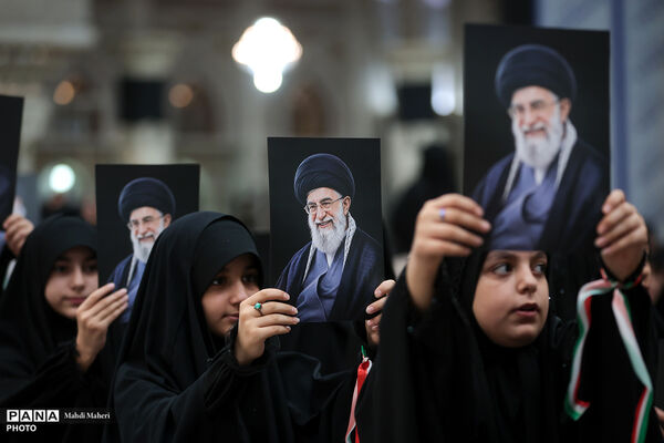 برگزاری همایش بزرگ جمع‌خوانی دانش‌آموزان با اجرای سرود و نوحه حماسی «باید برخاست» -2