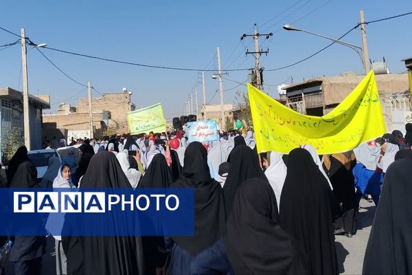 حضور دانش آموزان دبیرستان طالقانی داریون در تجمع ۱۳ آبان
