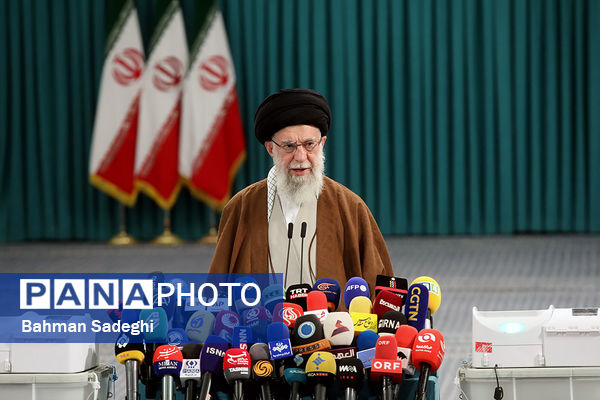 حضور رهبر معظم انقلاب در رای گیری مرحله‌ دوم انتخابات مجلس
