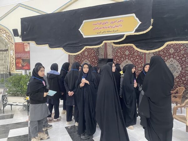 بازدید دانش آموزان دبیرستان دخترانه امید از آرامگاه شهید مدرس