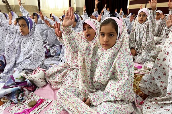 جشن‌نیمه متمرکز بهار بندگی و عبادت برای ۴۵۰ دانش‌آموز آباده‌ای