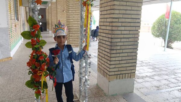 شکوفه‌ها در راه رویش؛ جشن ورود کلاس اولی‌ها در مدرسه شهید مطهری مارم فین