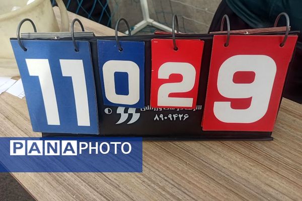 المپیاد ورزشی درون مدرسه‌ای به مناسبت گرامیداشت دهه فجر در آموزشگاه آرمینه مصلی نژاد شهرری