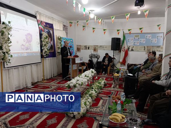 نواختن زنگ انقلاب در مدرسه قادر خانزاده شهرستان بانه