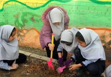 مراسم درختکاری در دبستان فاطمه اهری هاشمی
