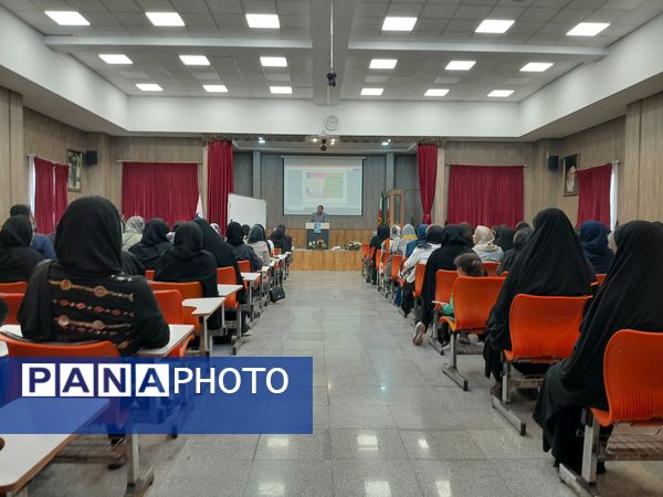  جلسه آموزش خانواده در مدرسه مصلی‌نژاد مشهد