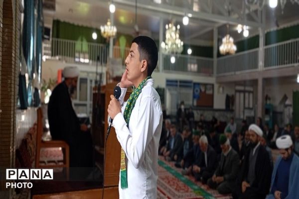 حضور دانش آموزان در دومین نماز عبادی، سیاسی جمعه ماه مبارک رمضان در شهر بار نیشابور