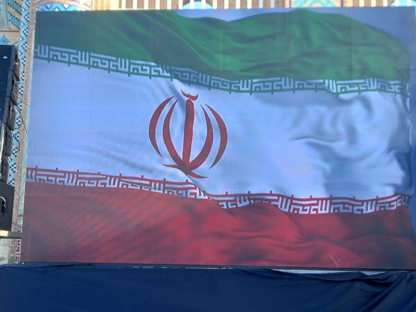 مردم یزد آمدند تا بگویند ما حافظان این نظامیم