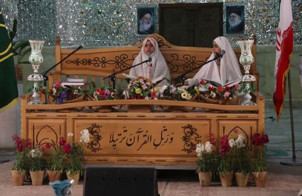 اجتماع روزه اولی‌ها با حضور پرشور دانش‌آموزان دختر در آستان مقدس حضرت محمد هلال بن علی (ع) 