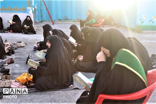 آیین روحبخش قرائت دعای عرفه در یادمان شهدای گمنام کوه خضر نبی(ع)