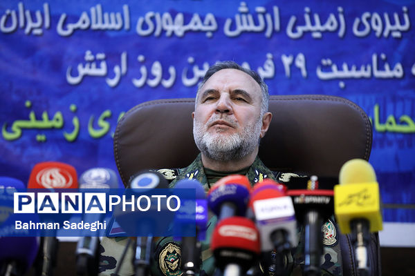 نشست خبری فرمانده نزاجا به مناسبت روز ارتش