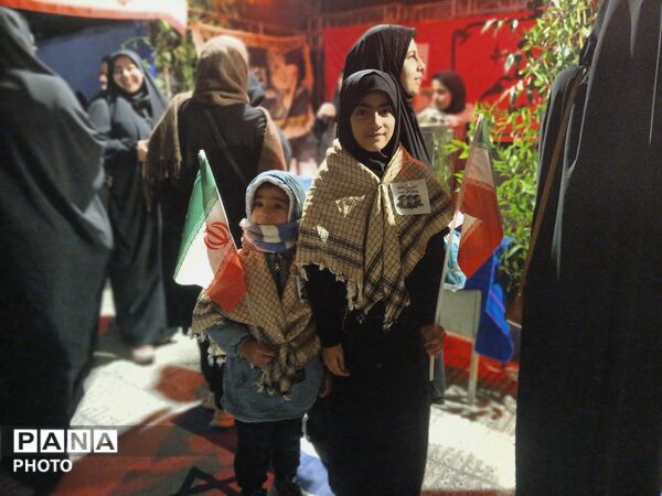 حضور حداکثری جامعه فرهنگی و دانش‌آموزی در تجمعات شبانه