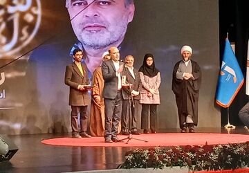 آینده کشور در دست معلمان است