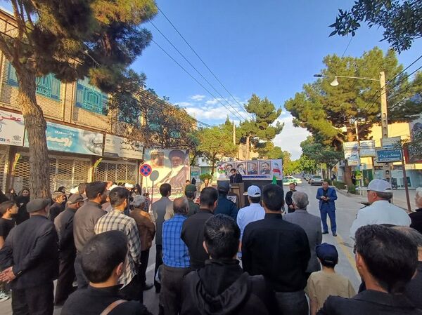 تجمع دانش‌آموزان شهرستان اسفراین در مراسم یادبود شهدای خدمت